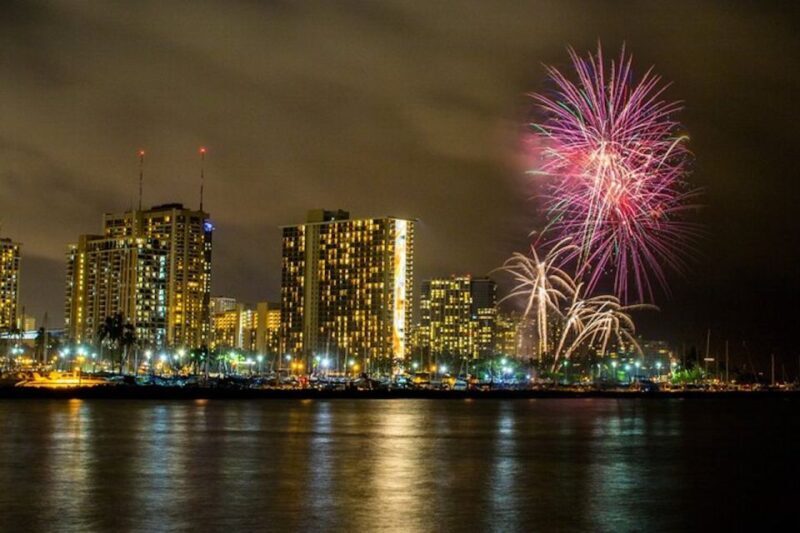 Oahu: Waikiki Friday Night Fireworks Sail - Key Points