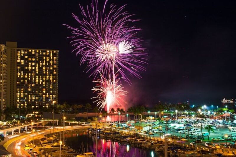 oahu-waikiki-friday-night-fireworks-sail