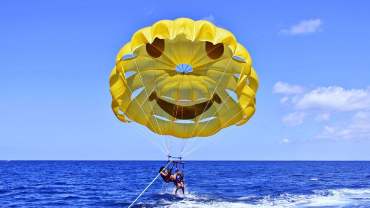 oahu-waikiki-parasailing