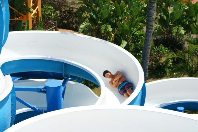 Oahu: Wet 'n' Wild Waterpark Ticket with Waikiki Transfer - Transportation and Practical Details
