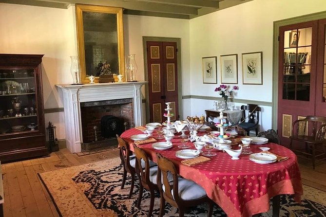 oak-alley-and-laura-plantation-tour-with-transportation-from-new-orleans