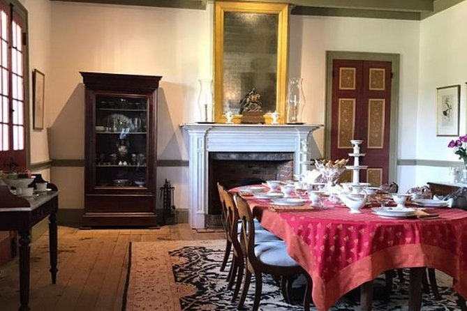 oak-alley-or-laura-plantation-tour-from-new-orleans