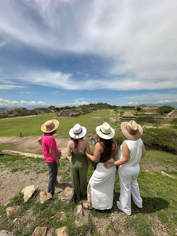 Oaxaca: Monte Albán, Hierve el agua, Mezcal and Teotitlán - Artisans and Traditions in Teotitlán del Valle