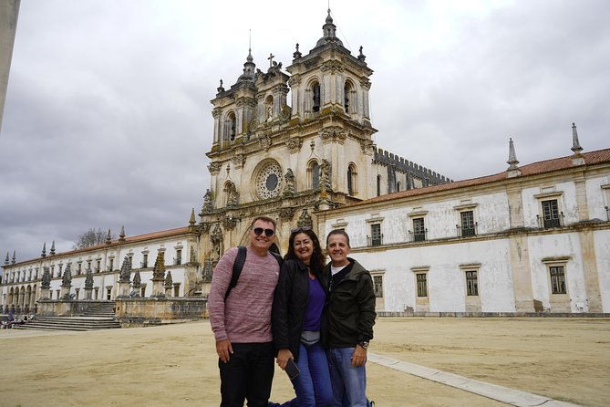 obidos-nazare-alcobaca-batalha-and-fatima-from-lisbon-full-day-private-tour