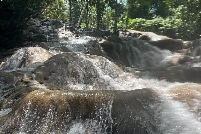 ocho-rios-blue-hole-and-dunns-river-falls-tour