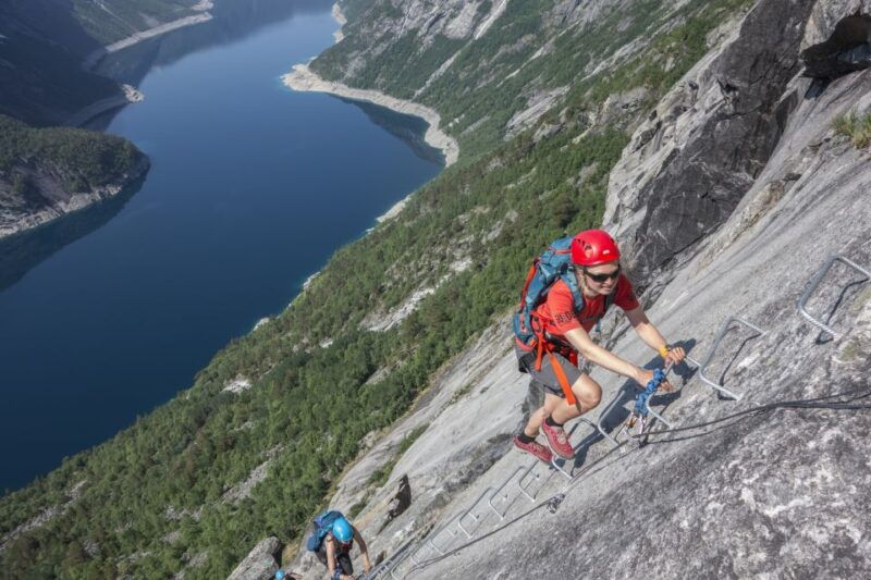 odda-full-day-trolltunga-hiking-and-climbing-tour