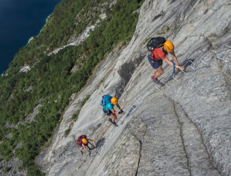 odda-full-day-trolltunga-hiking-and-climbing-tour