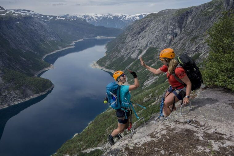 odda-full-day-trolltunga-hiking-and-climbing-tour