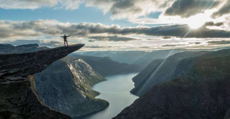odda-trolltunga-via-ferrata-sunset-and-sunrise