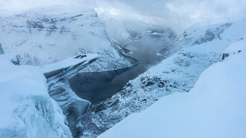 odda-trolltunga-winter-hike-on-snowshoes