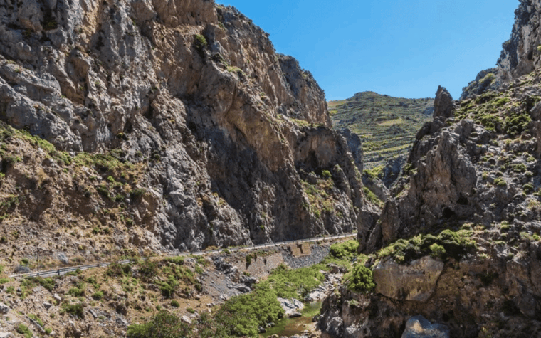 off-road-waterfall-lake-kournas-gorges-preveli-palms