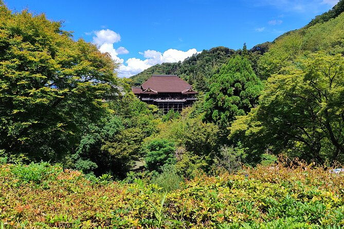 off-the-beaten-path-hike-through-kyotos-best-spots