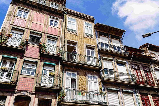 Off the Beaten Track in Lisbon: Lapa Private Tour - Authenticity and Guides: What Reviewers Say