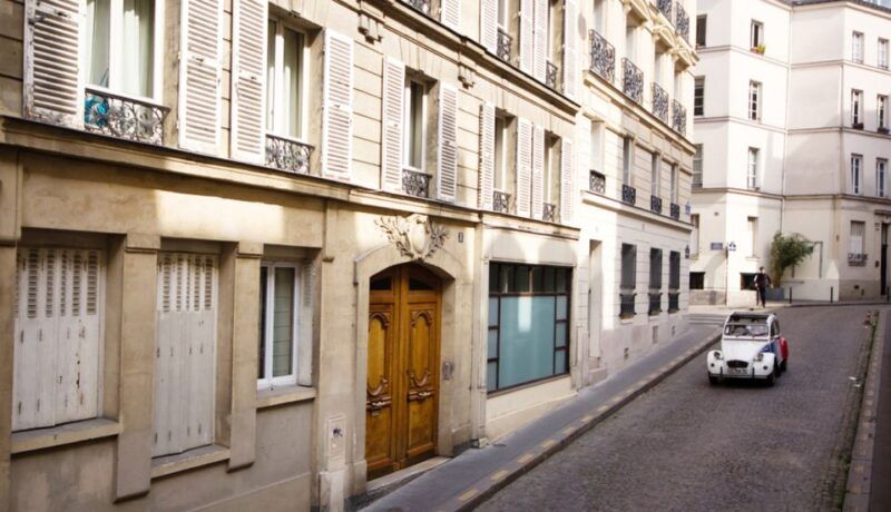 off-the-beaten-track-in-paris-2-hour-vintage-2cv-tour