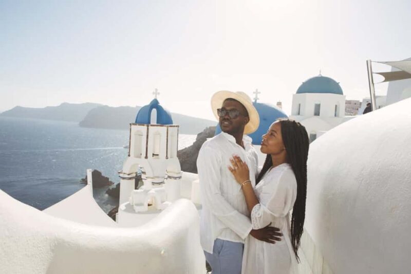 Oia: 30' photo session for couples or solo travelers - Why Choose This Photoshoot in Oia?  
