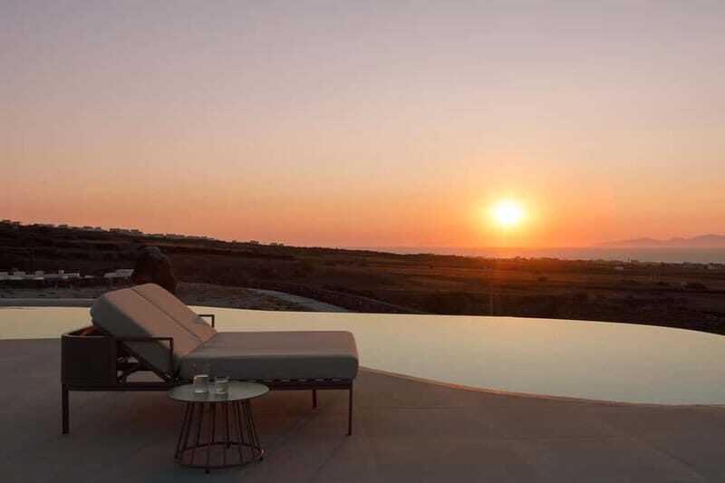 Oia: Retreat Infinity Pool Ticket with Sea and Sunset Views - Practical Tips for Visiting