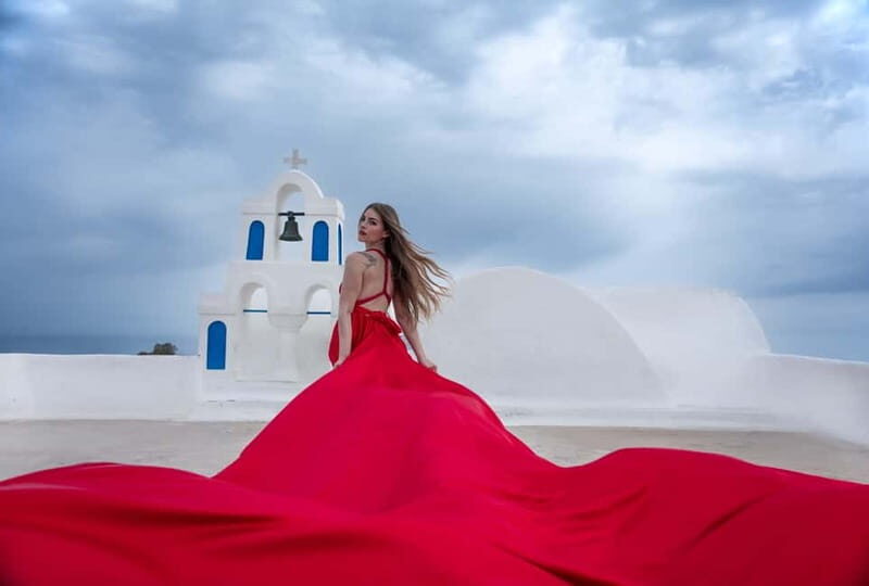 Oía: Santorini Professional Photoshoot with Edited Photos - Why Consider a Santorini Photoshoot in Oia?