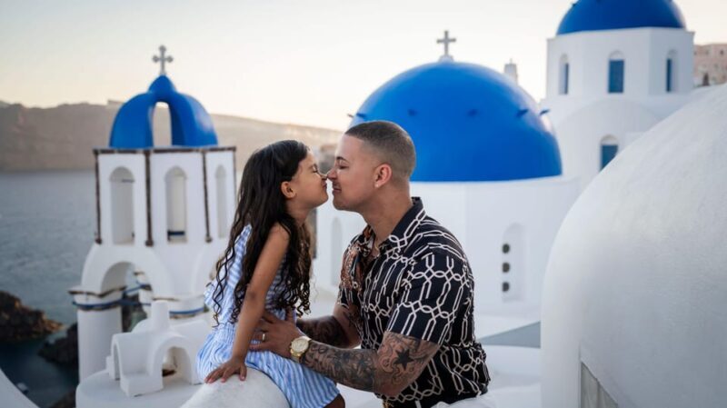 Oía: Santorini Professional Photoshoot with Edited Photos - Photographers and Local Guides