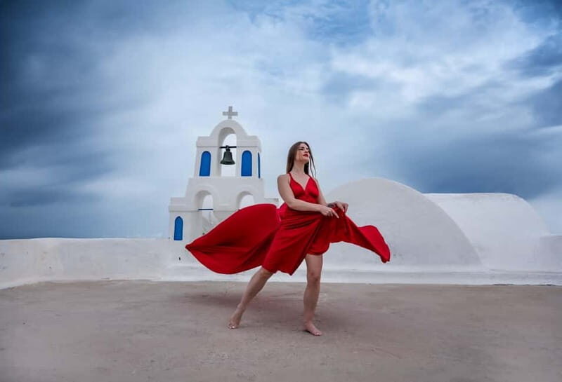Oía: Santorini Professional Photoshoot with Edited Photos - Who Is This Experience Perfect For?