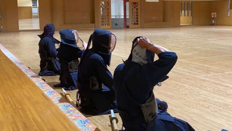 okinawa-kendo-martial-arts-lesson