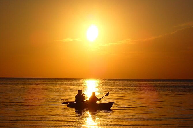 okinawa-miyako-evening-twilight-in-the-sea-of-silence-sunset-sup-canoe