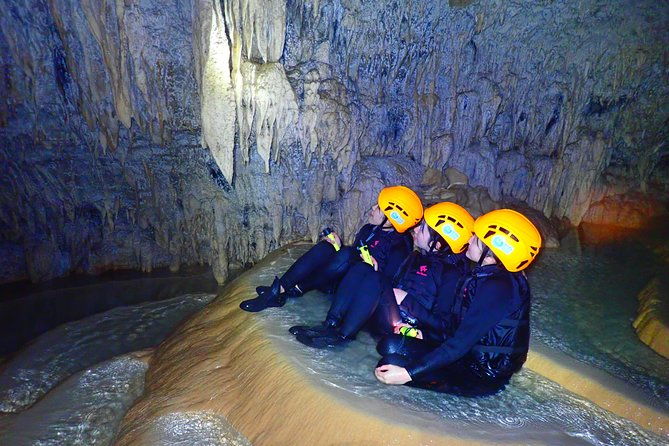okinawa-miyako-mysterious-ryugu-miyagi-exploring-pumpkin-limestone-caving