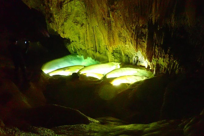 okinawa-miyako-mysterious-ryugu-miyagi-exploring-pumpkin-limestone-caving
