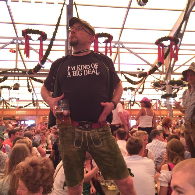 oktoberfest-tour-and-table-reservation-at-a-major-tent
