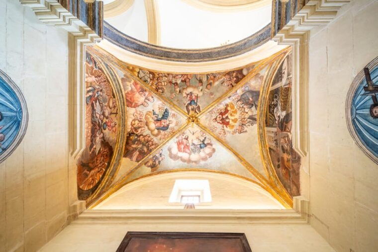 old-collegiate-church-of-san-patricio-audio-guided-visit