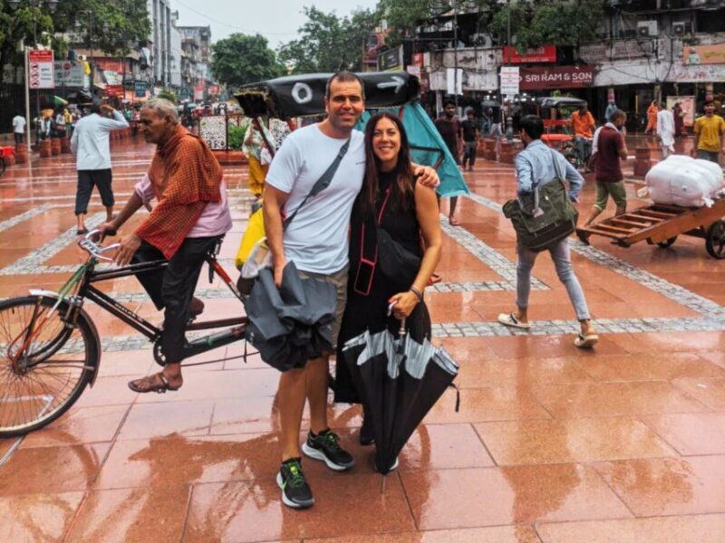 Old Delhi: Walking Tour with Tuk Tuk Ride & Snacks (Español) - A Walk Through Old Delhi’s Heart