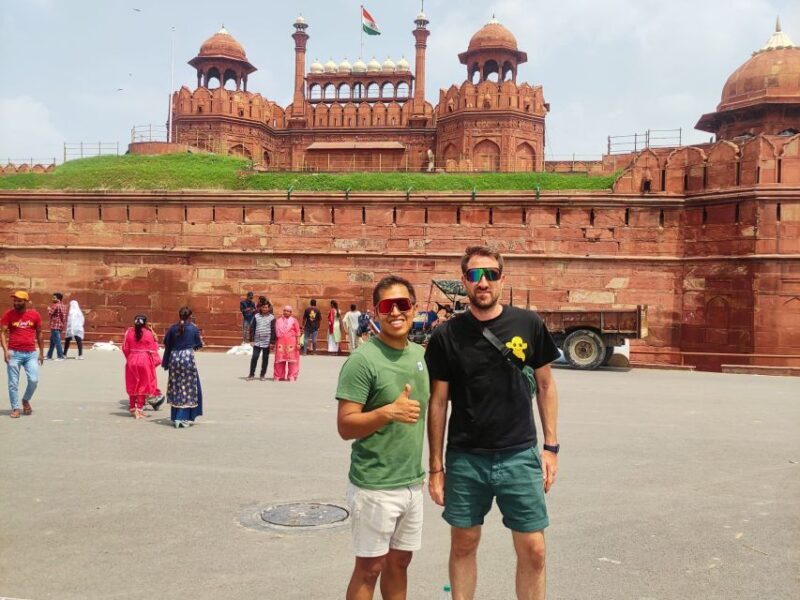 Old Delhi: Walking Tour with Tuk Tuk Ride & Snacks (Español) - FAQs