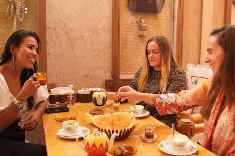 Old Dubai: Premium Guided Tour with Street Food & Abra Ride - A Closer Look at the Itinerary