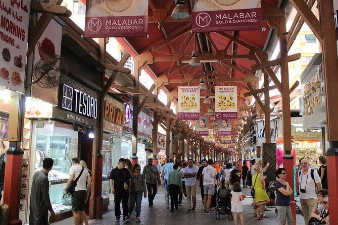 Old Dubai Walking Tour with Local/souks, boat, and local tasting. - Key Points