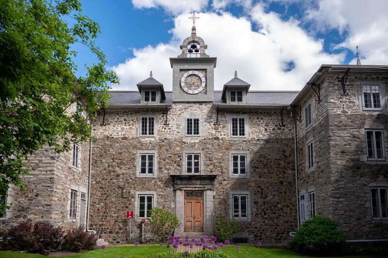 old-montreal-highlights-private-guided-walking-tour
