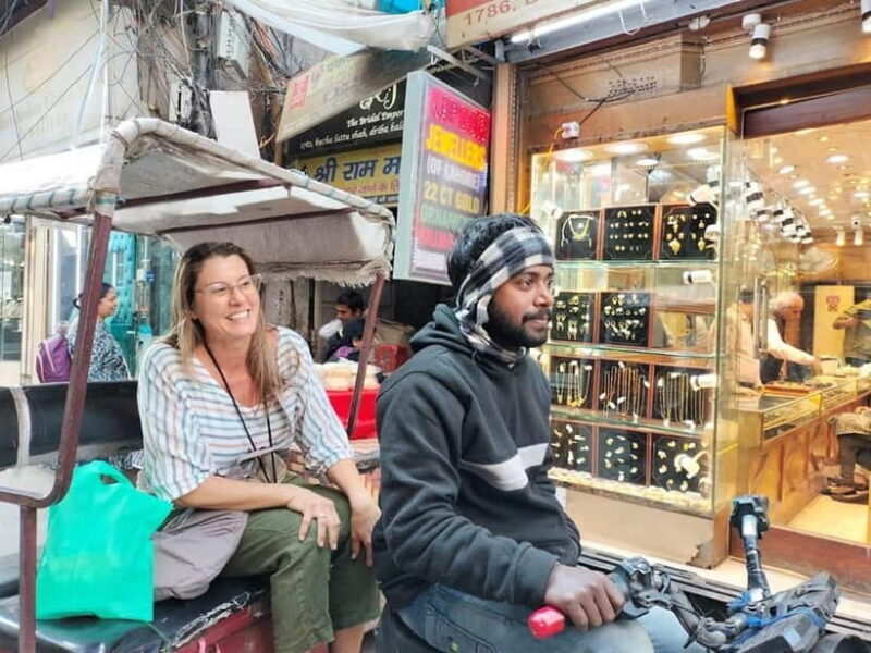 Old & New Delhi Shopping Tour with Female Consultant - Key Points