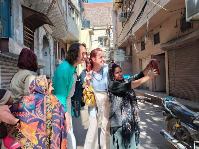 Old & New Delhi Shopping Tour with Female Consultant - Cost and Value: Is It Worth It?