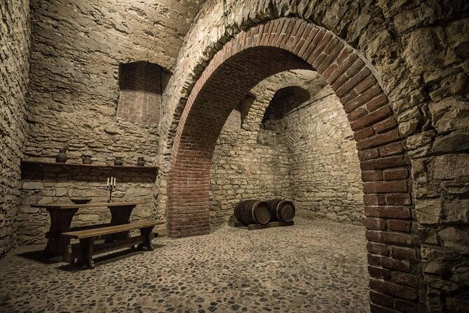 old-town-astronomical-clock-underground-tour-with-pragueway