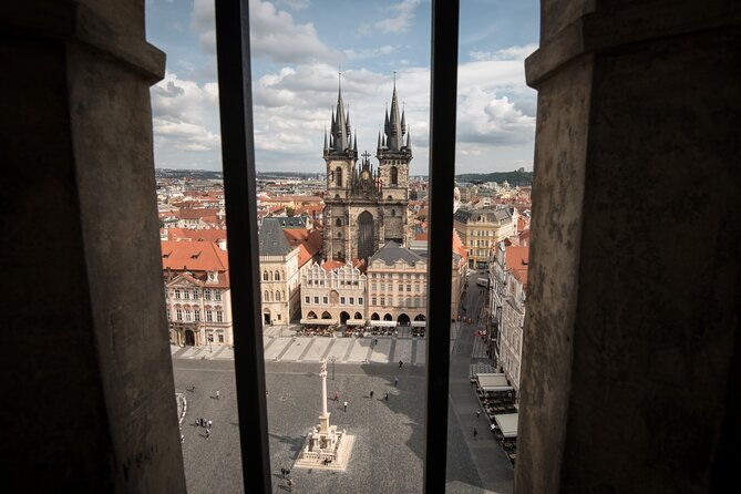 old-town-astronomical-clock-underground-tour-with-pragueway