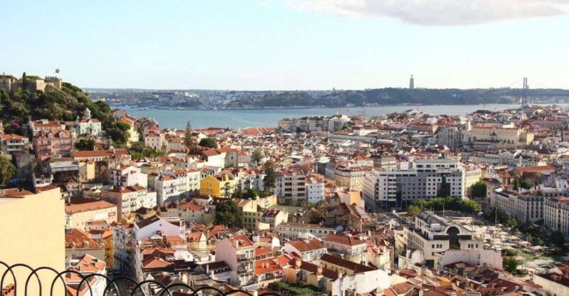 old-town-of-lisbon-on-board-of-a-tuk-tuk-1hour