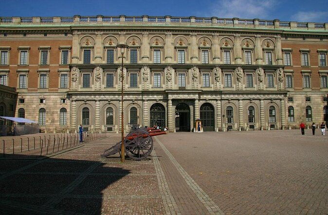 old-town-stockholm-gamla-stan-historic-walking-tour-small-group