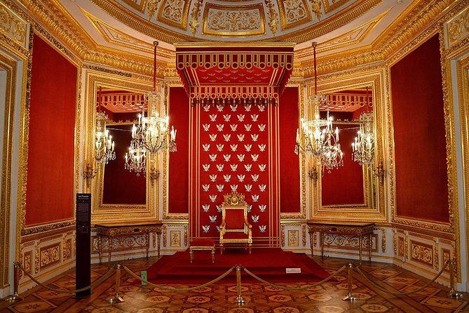 old-town-with-royal-castle-warsaw-uprising-museum-small-group-inc-pick-up