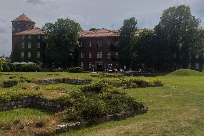 old-town-with-wawel-of-krakow-and-kazimierz