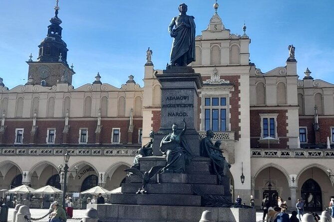 old-town-with-wawel-of-krakow-and-kazimierz