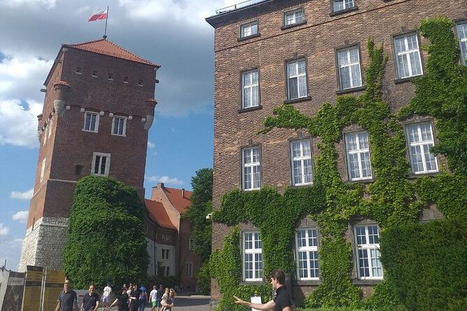 old-town-with-wawel-of-krakow-and-kazimierz
