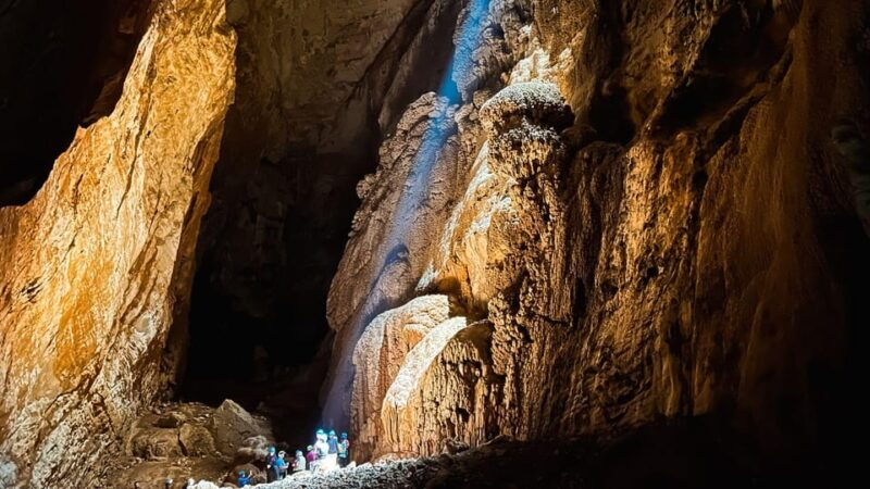 oliena-the-nurre-de-su-hoda-cave-hiking