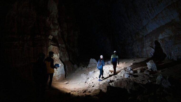 oliena-the-nurre-de-su-hoda-cave-hiking