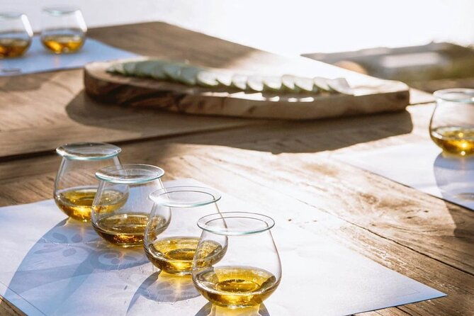 olive-oil-cheese-and-wine-tasting-with-local-expert