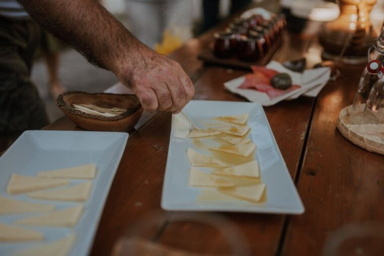 olive-oil-tasting-experience-a-journey-of-flavors-and-aromas