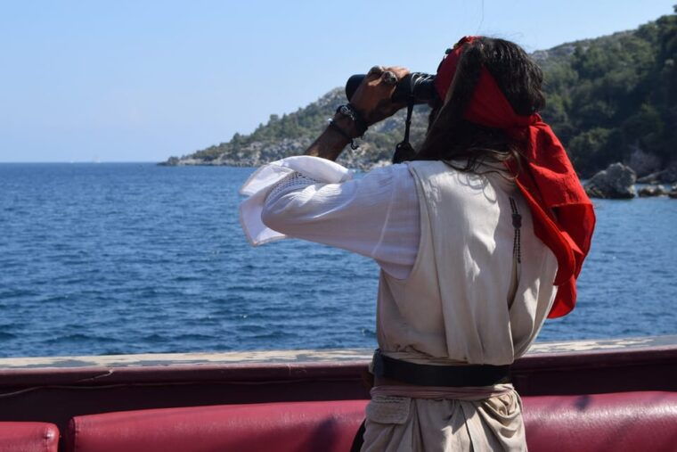 oludeniz-pirate-boat-cruise-with-swim-stops-and-lunch