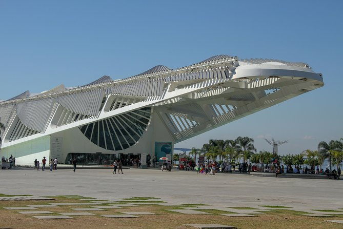 olympic-boulevard-and-museum-of-tomorrow-walking-tour